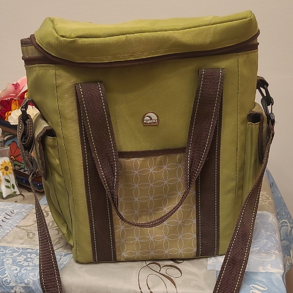 Vintage Igloo Big Cooler Pack